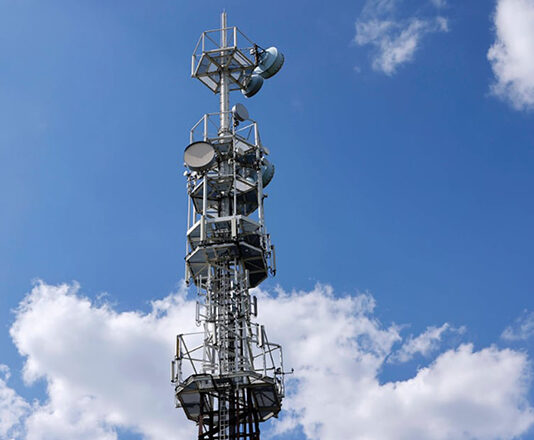 Neue Antenne für besseren Empfang von DAB+ in Luzern.