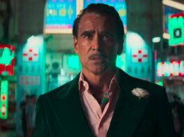 Colin Farrell vor einem Casino in "Ballad of a Small Player"