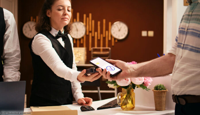 Bezahlen an Hotelrezeption Bezahlen an Hotelrezeption