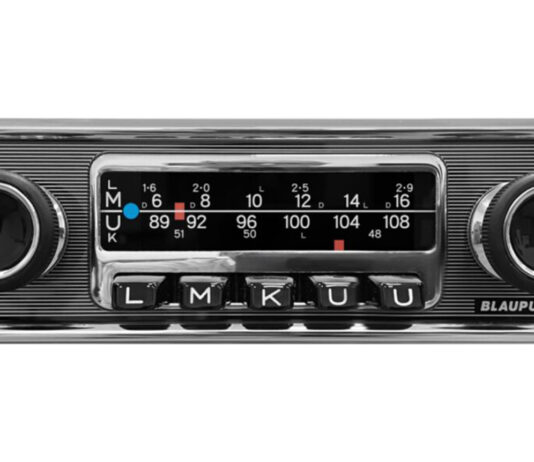 Modernes Digitalradio im Retrolook von Blaupunkt.