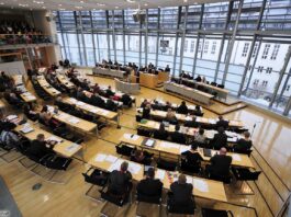 Kommission mahnt dringend Reformen bei ARD und ZDF an.