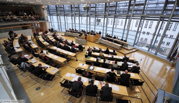Kommission mahnt dringend Reformen bei ARD und ZDF an.