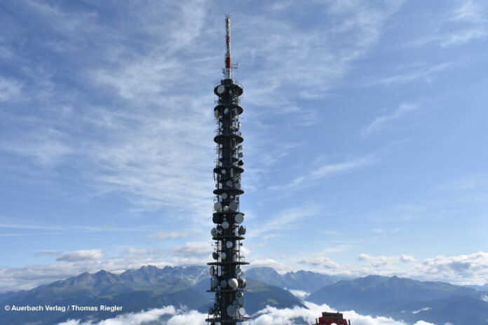 Der Senderstandort Kronplatz ist einer der Grundnetzsender der RAS in Südtirol. Die Masthöhe beträgt 80 m