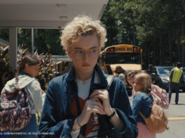 Julia Garner als Lehrerin in "Weapons"