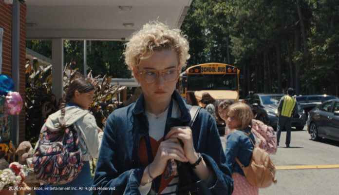 Weapons-Julia-Garner Julia Garner als Lehrerin in "Weapons"
