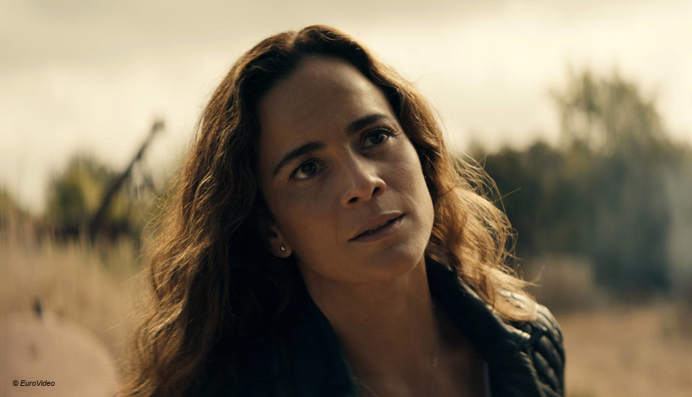 "Hypnotic", Alice Braga