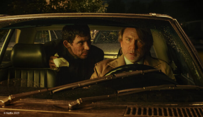 Wake-Up-Dead-Man Daniel Craig im Auto in WAKE UP DEAD MAN bei Netflix