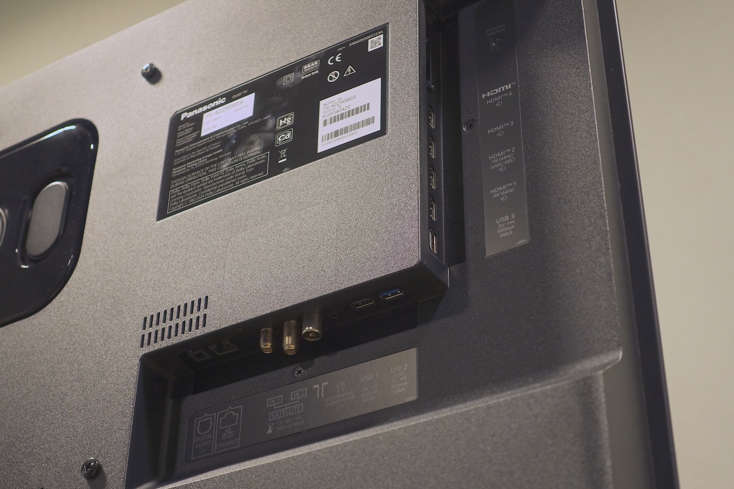 Panasonic TV42Z90B Anschlüsse